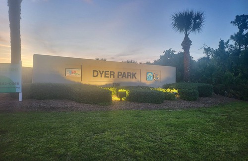 Riviera Beach House | Charming 2-bedroom townhome with AC and WiFi in Riviera Beach