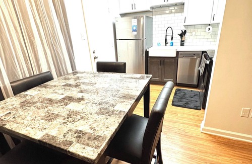 Crosstown Apartment | Charming 2-bedroom 1 bath apartment , WiFi in delightful downtown Memphis
