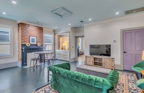 Savannah Victorian District Condo | Charming 2-bedroom, 2 bath w/Porches Walk to Forsyth Park