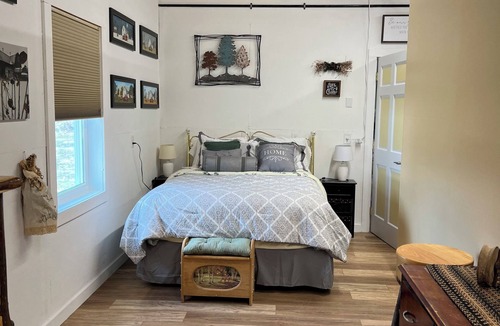 Town of Macomb Apartment | Charming 2-bedroom apartment with AC, WiFi in pleasant De Peyster