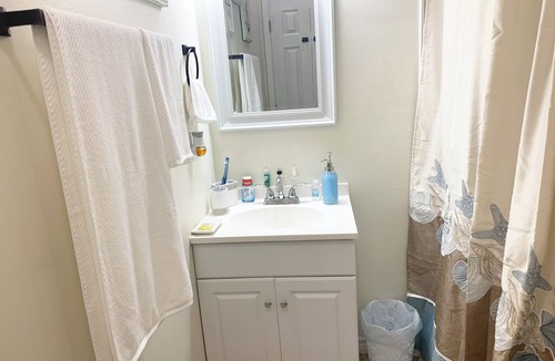 Rosita South Apartment | Charming 2-bedroom apartment a stone’s’ throw away from best casino in Texas.