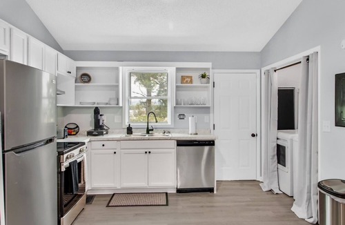 Huntsville Apartment | Charming 2-bedroom apartment in beautiful Huntsville with fireplace