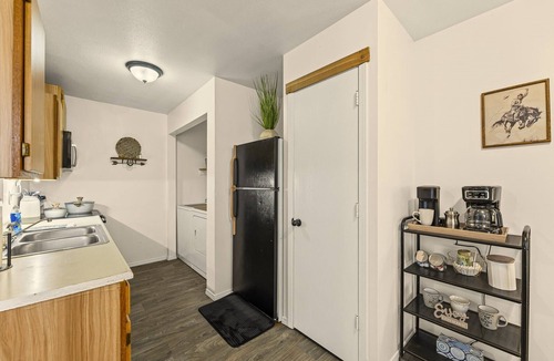 Osawatomie Apartment | Charming 2-bedroom apartment in peaceful Osawatomie Mid Term Stays