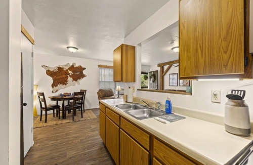 Osawatomie Apartment | Charming 2-bedroom apartment in peaceful Osawatomie Mid Term Stays