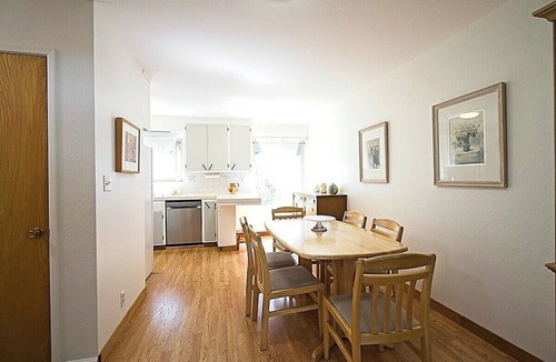 Alameda Apartment | Charming 2-Bedroom Alameda Apartment, Peaceful Block, walk to Shops & Dining