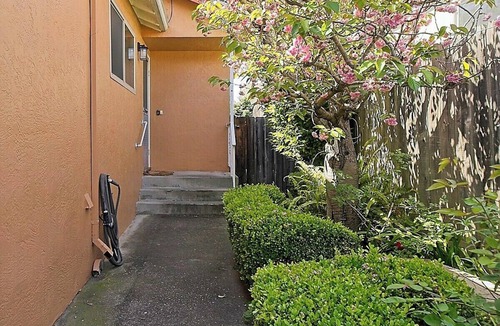 Alameda Apartment | Charming 2-Bedroom Alameda Apartment, Peaceful Block, walk to Shops & Dining