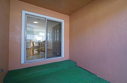 Alameda Apartment | Charming 2-Bedroom Alameda Apartment, Peaceful Block, walk to Shops & Dining