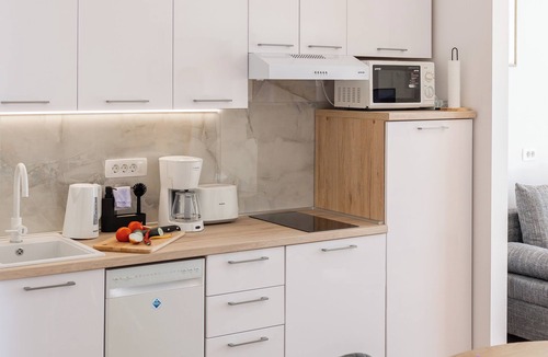 Dubrovnik Apartment | Charming 2-bedroom apartment with WiFi, AC in lovely Dubrovnik