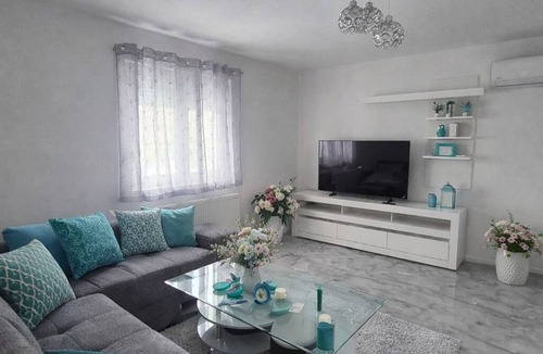 Smoljanac Apartment | Charming 2-bedroom apartment with AC in cozy Smoljanac New open with Sauna