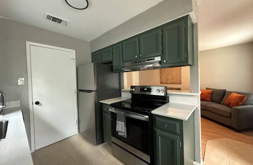 Central Arlington Apartment | Charming 2-bedroom apartment in lovely Arlington with WiFi, AC