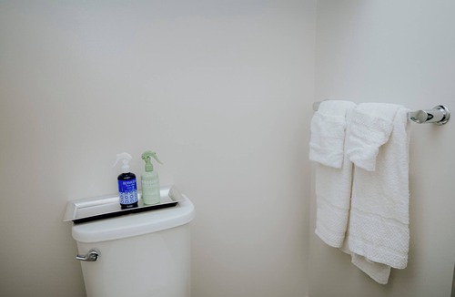 East Cambridge Apartment | Charming 2-bedroom apartment with Balcony/Garage Parking in Cambridge