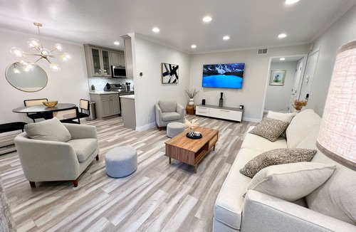 Snail Apartment | Charming 2-bedroom apartment in Sunnyvale with Pool View!
