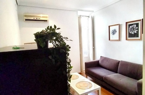 Trinitat Apartment | Charming 2-bedroom apartment in Downtown València. NEW PHOTOS SOON.