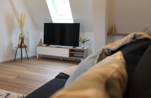 Beauvais Apartment | Charming 2-bedroom apartment in Central Beauvais - Airport Shuttle 2min away
