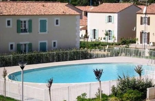 Narbonne-Plage Apartment | Charming 2-Bedroom Apartment with Terrace, Pool Access, Close to Beach and Shops