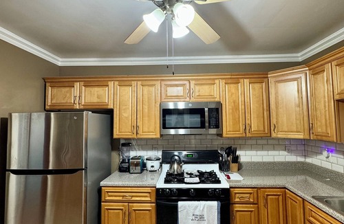 Blasdell Apartment | Charming 2-bedroom apartment in Pleasant Blasdell with morning breakfast.