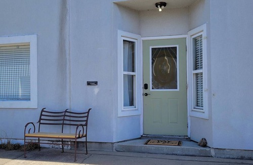 Carthage Apartment | Charming 2-bedroom apartment with WiFi, AC next to Carthage Square and Route 66