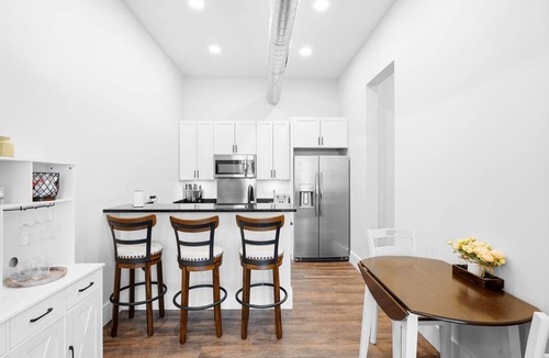 Bedford Apartment | Charming 2-bedroom apartment on the Square