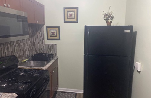 Gage Park Apartment | Charming 2-bedroom apartment in awesome Chicago with WiFi, AC