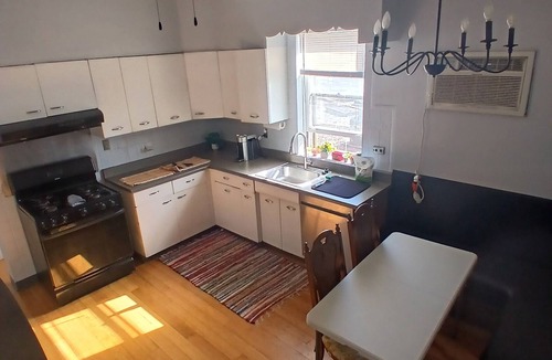 Jefferson Park Apartment | Charming 2-bedroom apartment in enchanting Chicago with AC, WiFi