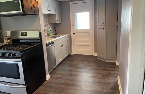 Corning Apartment | Charming 2-bedroom apartment with WiFi, AC in enchanting Corning