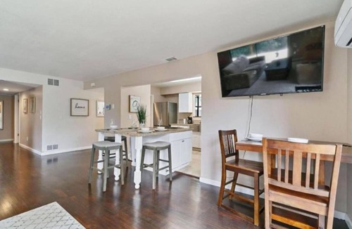 Auburn Apartment | Charming 2-bedroom apartment with AC, WiFi in lovely Auburn