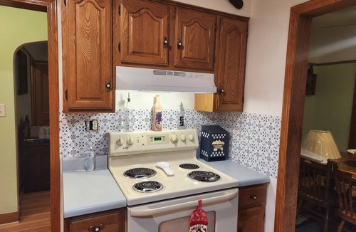 Austin Apartment | Charming 2-bedroom apartment with AC in vibrant Austin,Mn