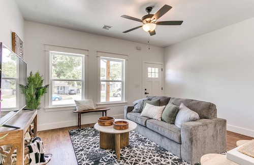 Tulsa Apartment | Charming 2-bedroom apartment with AC, WiFi in wonderful Tulsa.