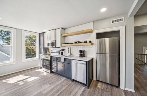 Cherry Street Apartment | Charming 2-bedroom apartment - Cherry Street - Washer Dryer - Cafes Restaurants