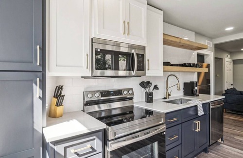 Cherry Street Apartment | Charming 2-bedroom apartment - Cherry Street - Washer Dryer - Cafes Restaurants