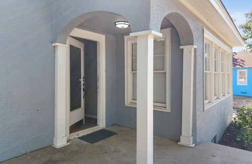 Cherry Street Apartment | Charming 2-bedroom apartment - Cherry Street - Washer Dryer - Cafes Restaurants