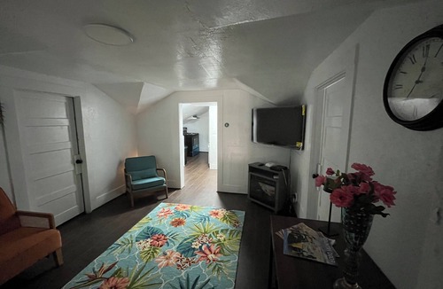Taft Apartment | Charming 2-bedroom apartment with AC, WiFi in delightful Taft