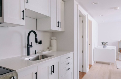 Beverly Apartment | Charming 2-bedroom apt in Beverly! Walking distance to the train - Enjoy Boston!