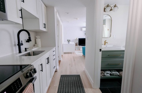Beverly Apartment | Charming 2-bedroom apt in Beverly! Walking distance to the train - Enjoy Boston!