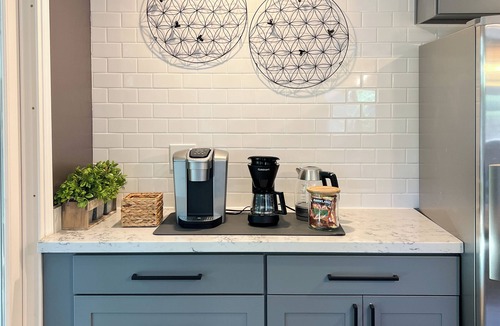 Olde Town House | Charming 2-bedroom at Issaquah Front St