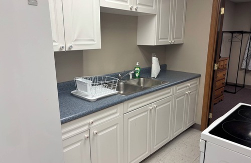 Clinton House | Charming 2-bedroom barndominimum very large garage WiFi, AC in serene Clinton