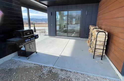 Thayne House | Charming 2-bedroom barndominium unit A in superb Thayne with AC