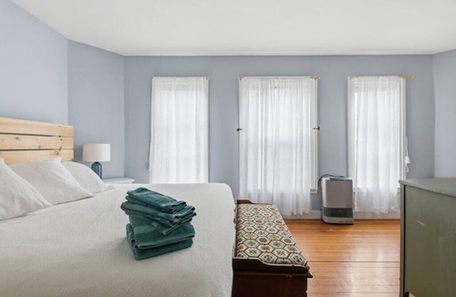 Vergennes Bed & Breakfast | Charming 2-bedroom bed & breakfast in welcoming Vergennes with WiFi, AC