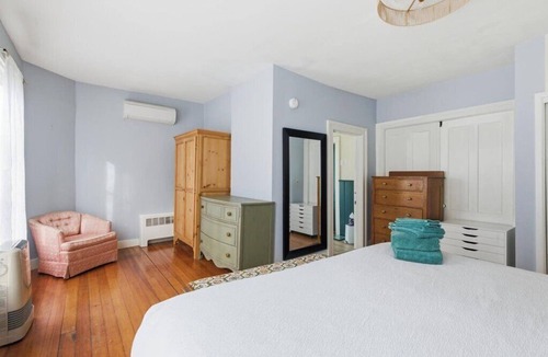 Vergennes Bed & Breakfast | Charming 2-bedroom bed & breakfast in welcoming Vergennes with WiFi, AC