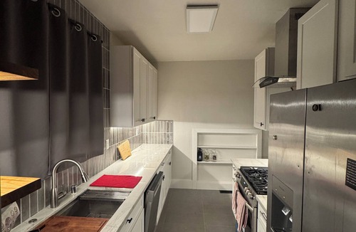 Central - Terry House | Charming 2-bedroom + bonus room and laundry in nice house with WiFi, AC