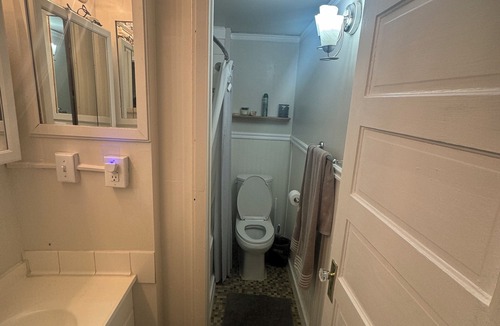 Central - Terry House | Charming 2-bedroom + bonus room and laundry in nice house with WiFi, AC