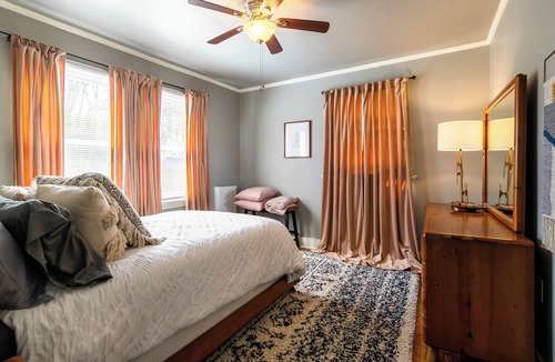 Thibodaux House | Charming 2-bedroom bungalow with lots of outdoor space to enjoy in Thibodaux