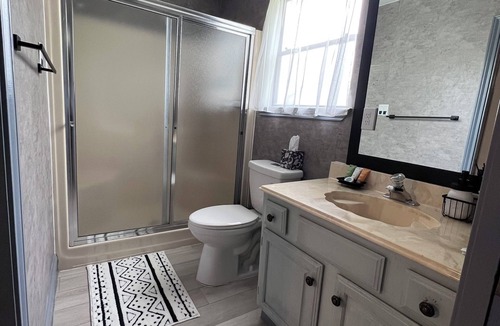Klein House | Charming 2-bedroom building in fabulous Houston with AC, WiFi