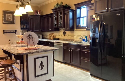 Hobbs House | Charming 2-bedroom building in Hobbs with WiFi and AC
