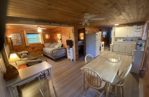 Meadowbank Cottage | Charming 2 bedroom cottage close to all amenities.