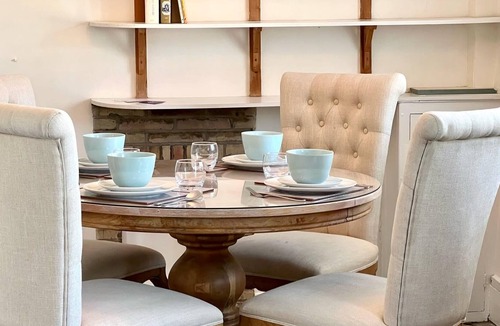 Linton House | Charming 2 bedroom cottage with parking