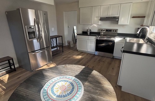 Janesville Condo | Charming 2-bedroom condo with AC in beautiful Janesville