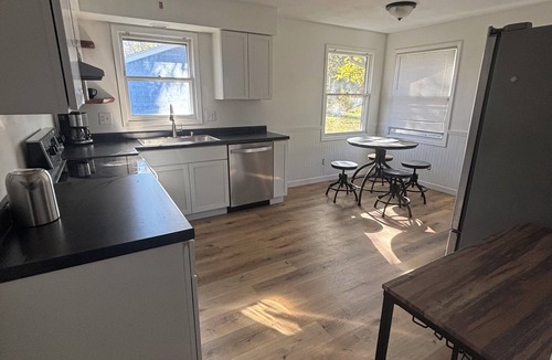 Janesville Condo | Charming 2-bedroom condo with AC in beautiful Janesville