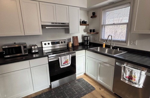 Janesville Condo | Charming 2-bedroom condo with AC in beautiful Janesville