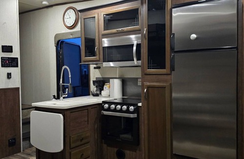 San Rafael House | Charming 2-bedroom C-class with WiFi, AC in San Rafael minutes from BLM Hunting